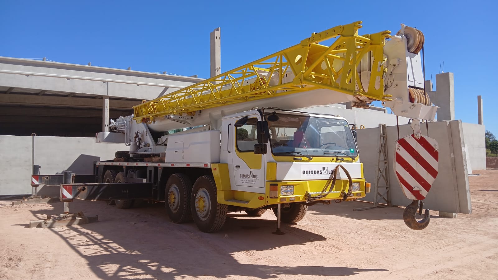 Veículo Guindasloc para transporte e movimentação